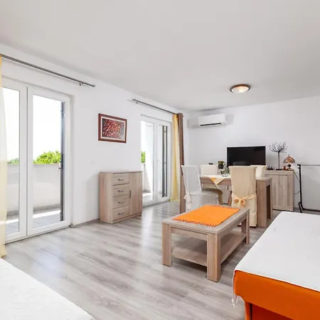 With Parking Space - 24651 Rovinj