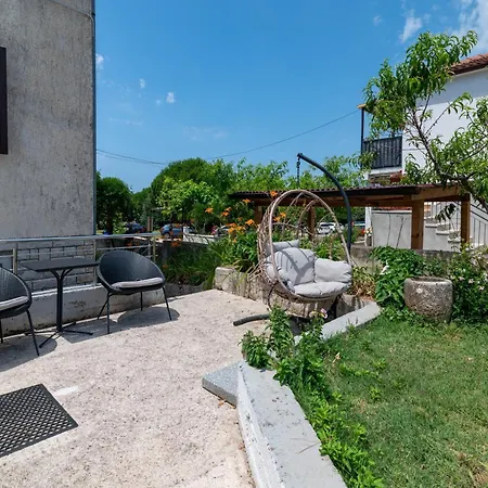 With Parking Space - 24651 Apartman *