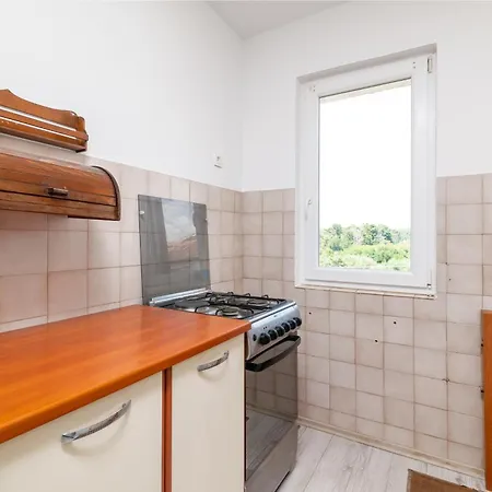 Appartamento With Parking Space - 24651 Rovigno