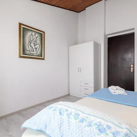 With Parking Space - 24651 Appartamento Rovigno