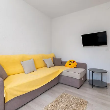 With Parking Space - 24651 Appartamento Rovigno