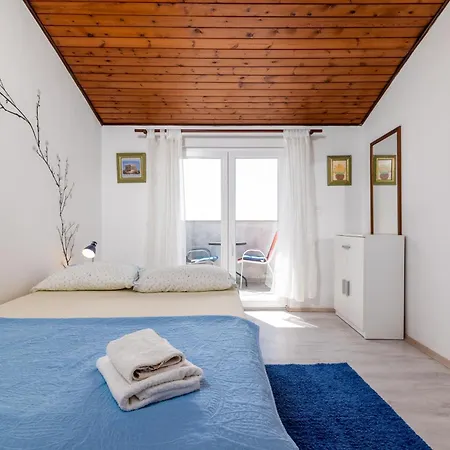 Appartamento With Parking Space - 24651 Rovigno