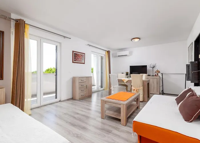 With Parking Space Rovinjsko Selo, - 24651 Rovigno